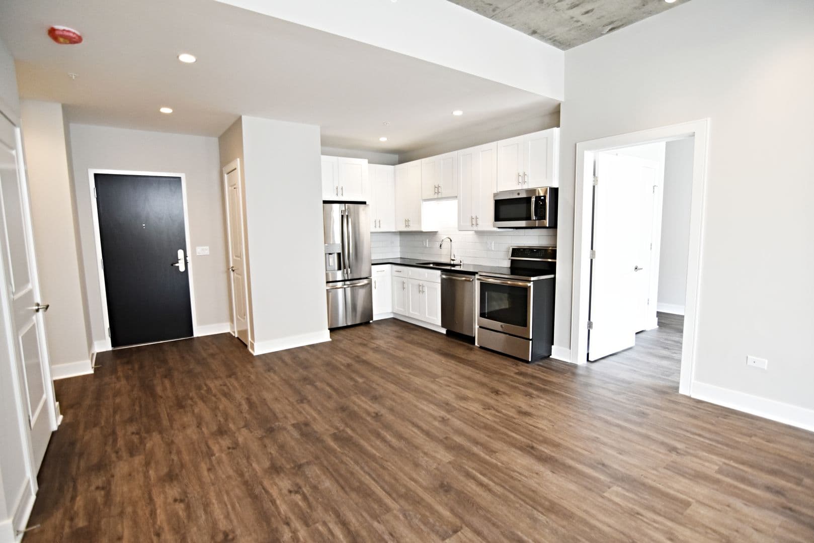 Chicago Apartment: 3817 - 45 N. BROADWAY ST