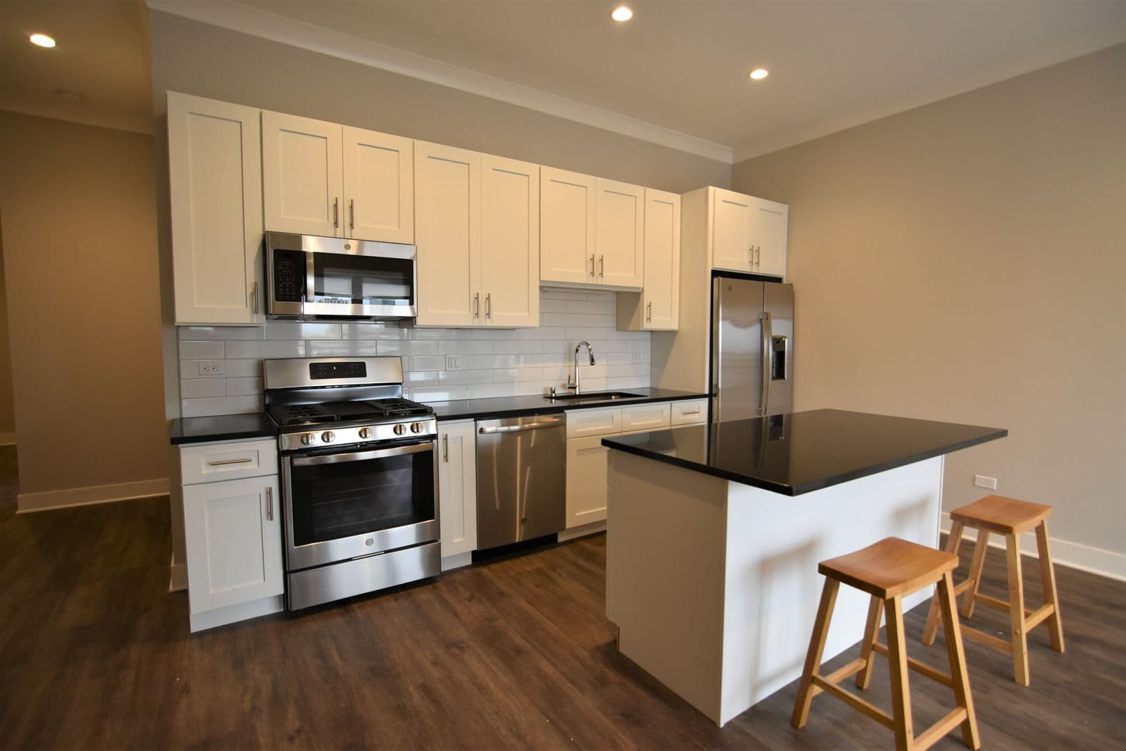 Chicago Apartment: 927 W. Irving Park
