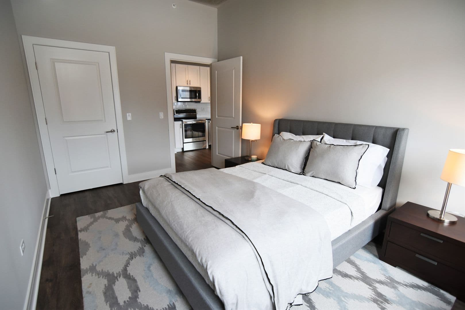 Chicago Apartment: 3817 - 45 N. BROADWAY ST