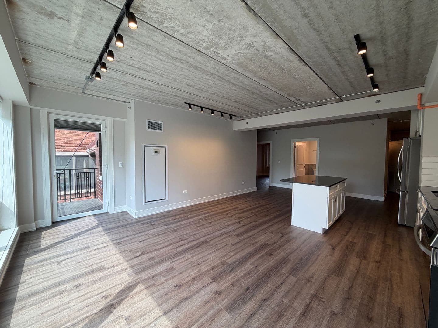 Chicago Apartment: 952 W. Carmen Ave.