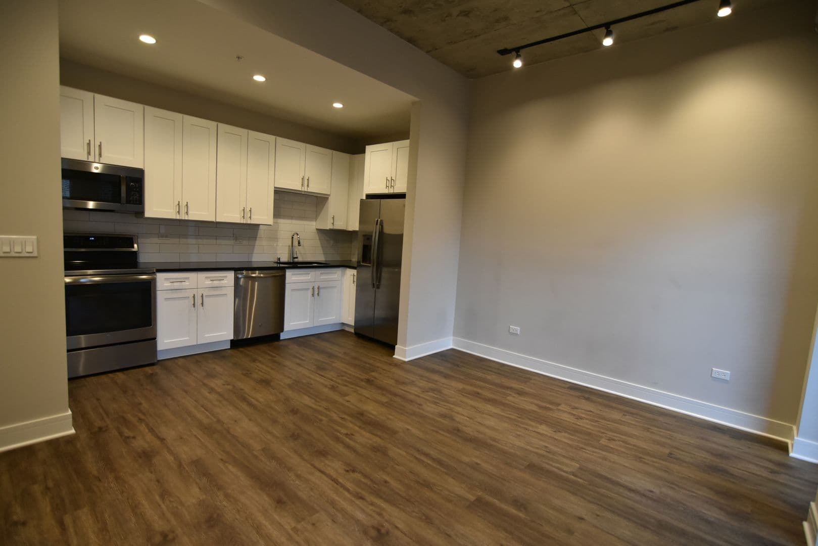 Chicago Apartment: 3817 - 45 N. BROADWAY ST