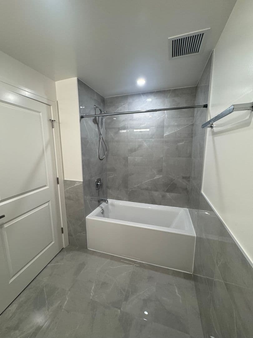 Chicago Apartment: 952 W. Carmen Ave.