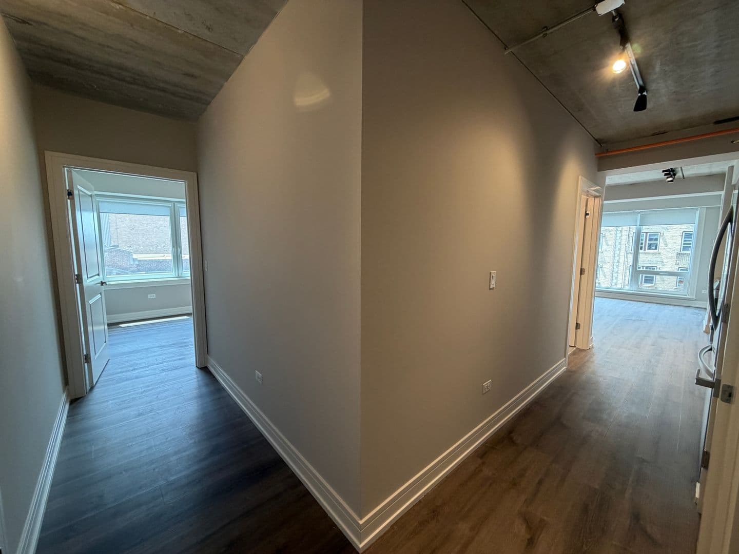 Chicago Apartment: 952 W. Carmen Ave.