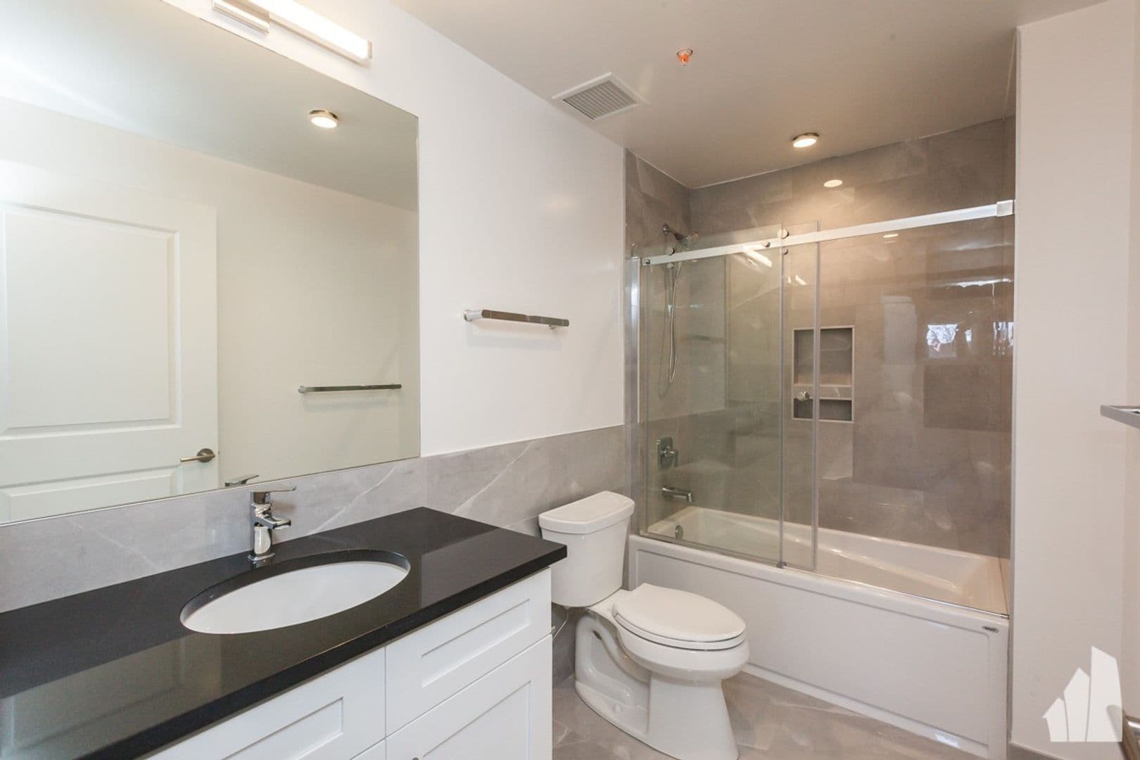 Chicago Apartment: 927 W. Irving Park