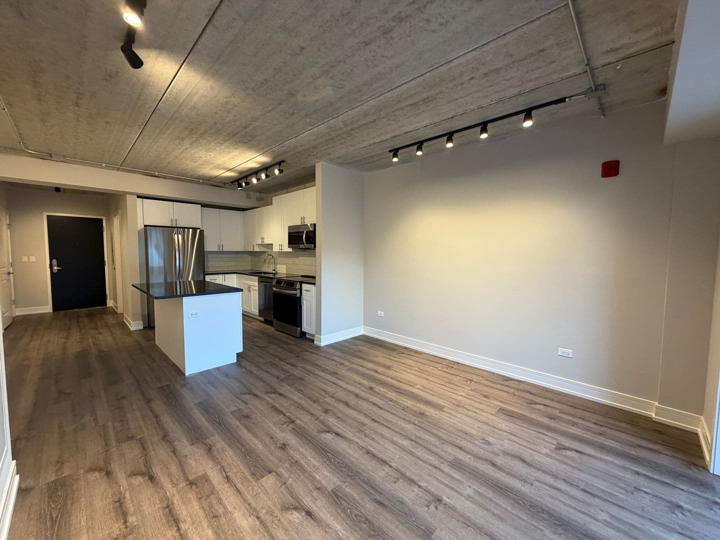 Chicago Apartment: 952 W. Carmen Ave.