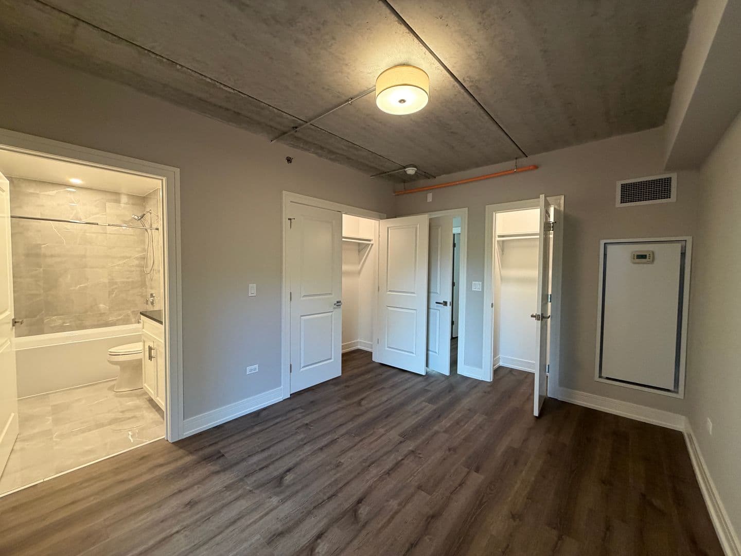 Chicago Apartment: 952 W. Carmen Ave.