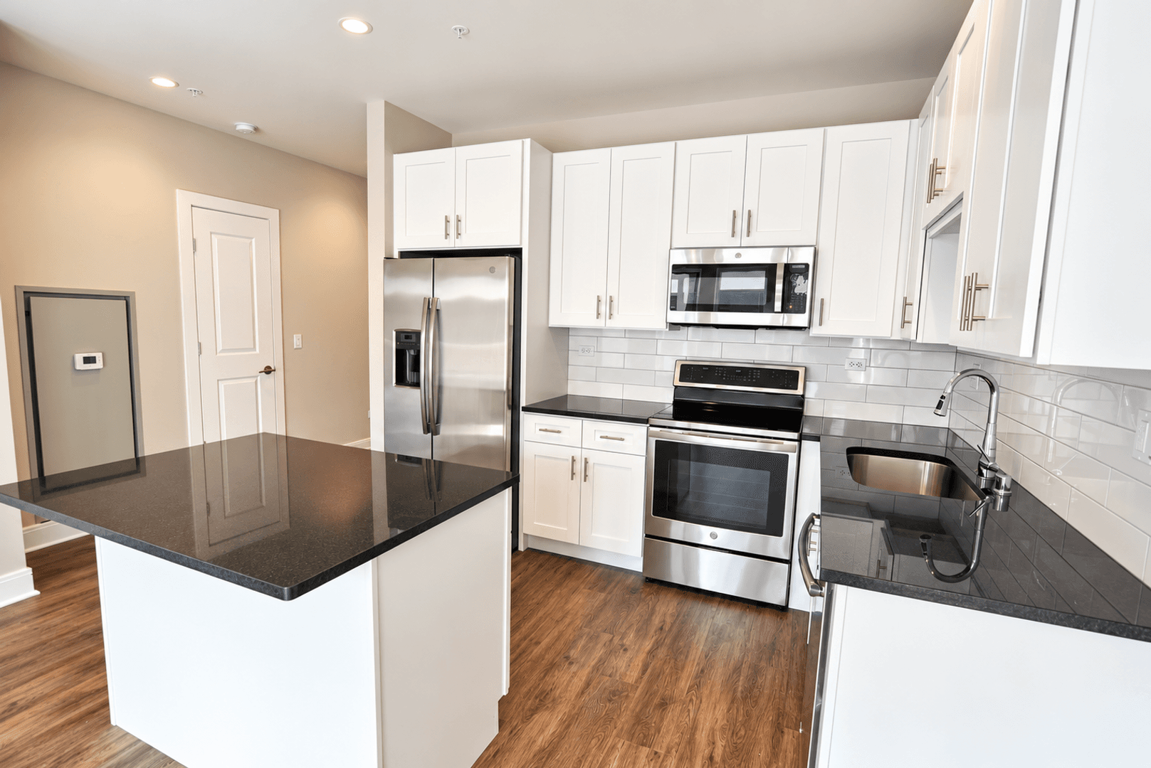Chicago Apartment: 3817 - 45 N. BROADWAY ST