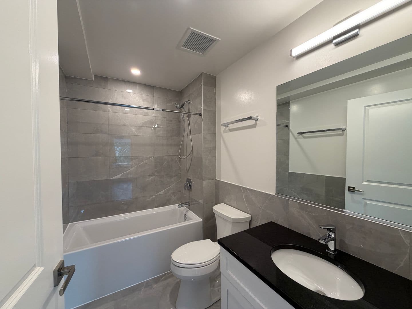 Chicago Apartment: 952 W. Carmen Ave.