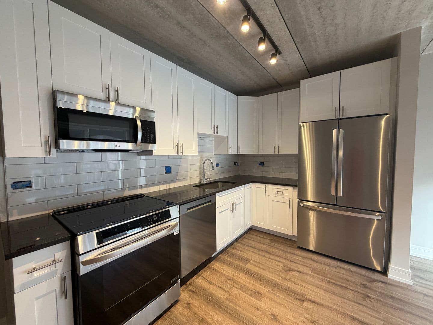 Chicago Apartment: 952 W. Carmen Ave.