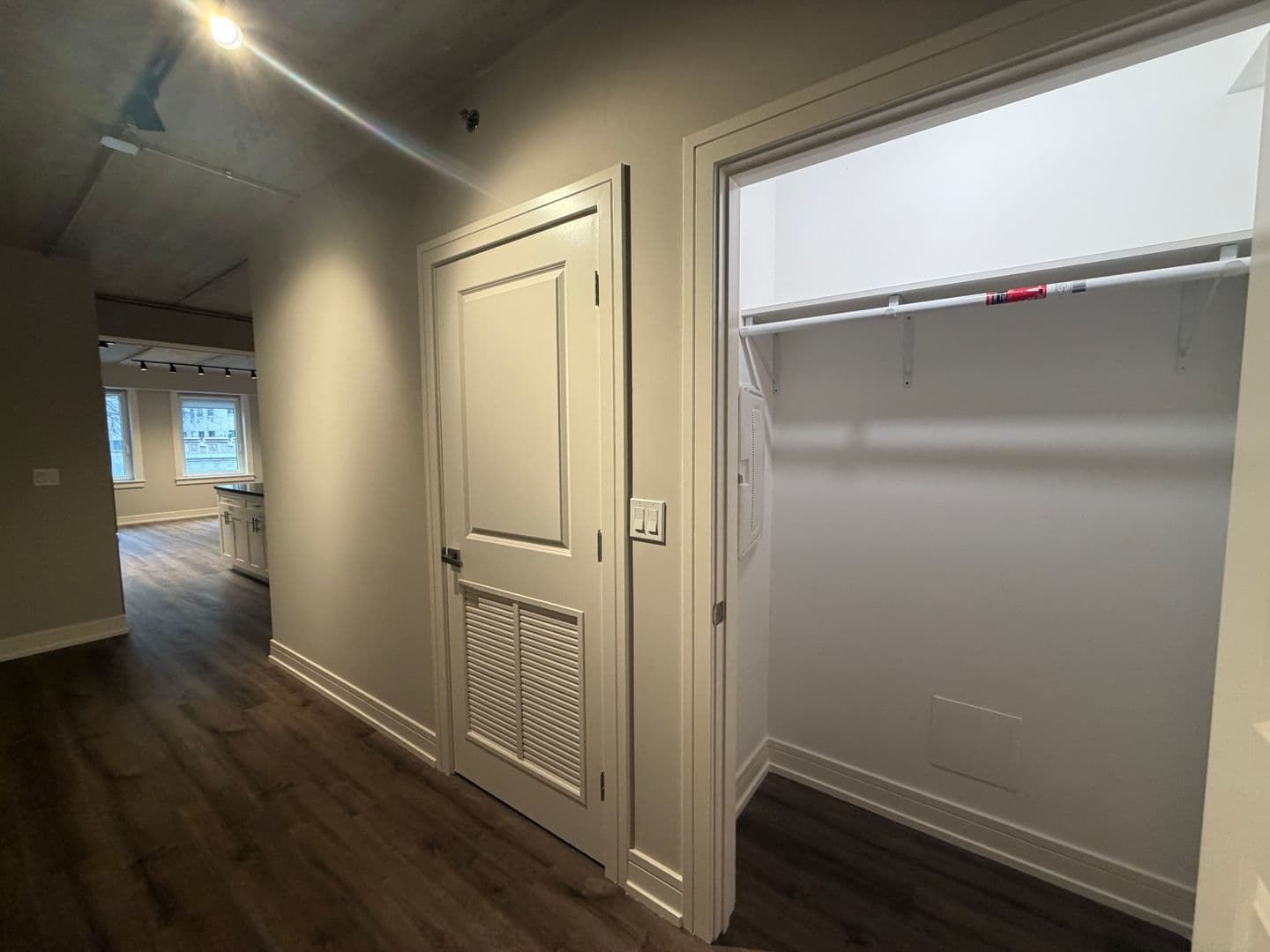 Chicago Apartment: 952 W. Carmen Ave.