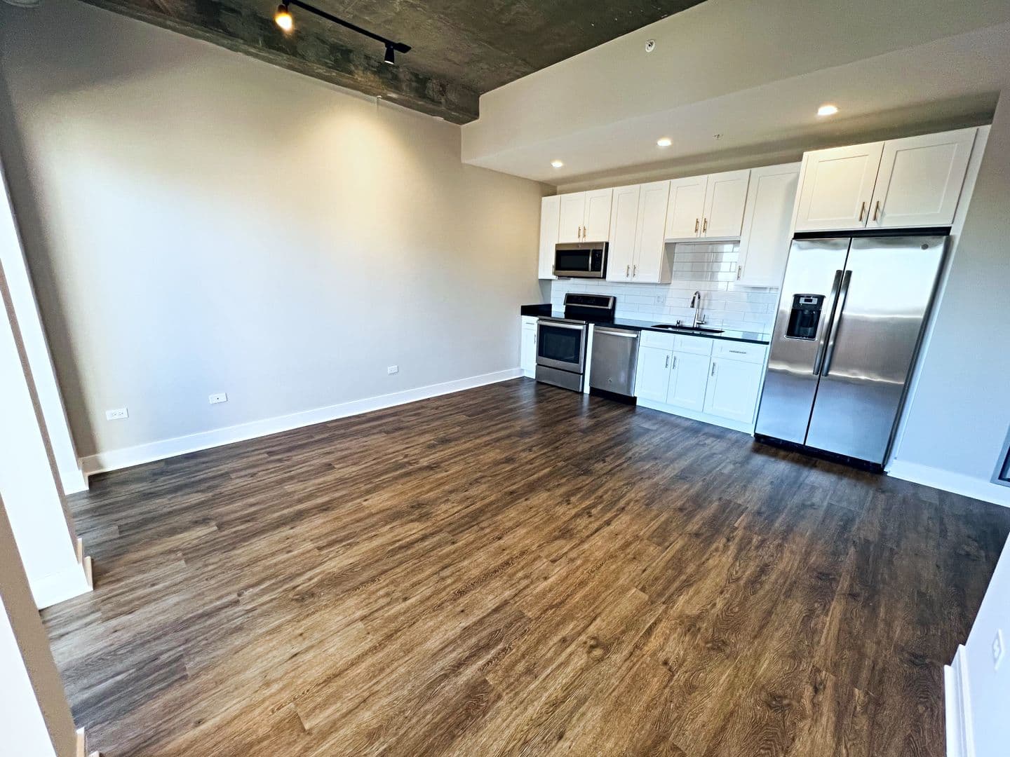 Chicago Apartment: 3817 - 45 N. BROADWAY ST