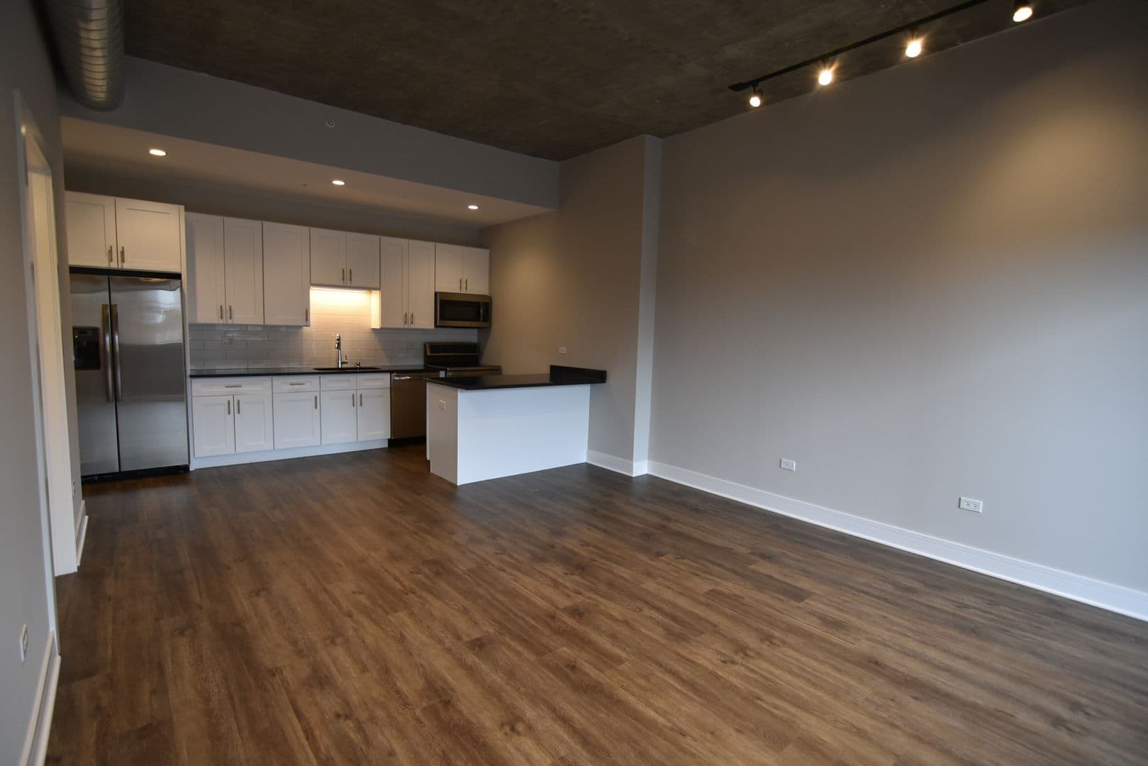 Chicago Apartment: 3817 - 45 N. BROADWAY ST