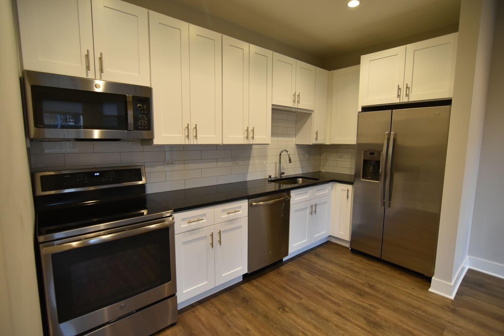 Chicago Apartment: 3817 - 45 N. BROADWAY ST