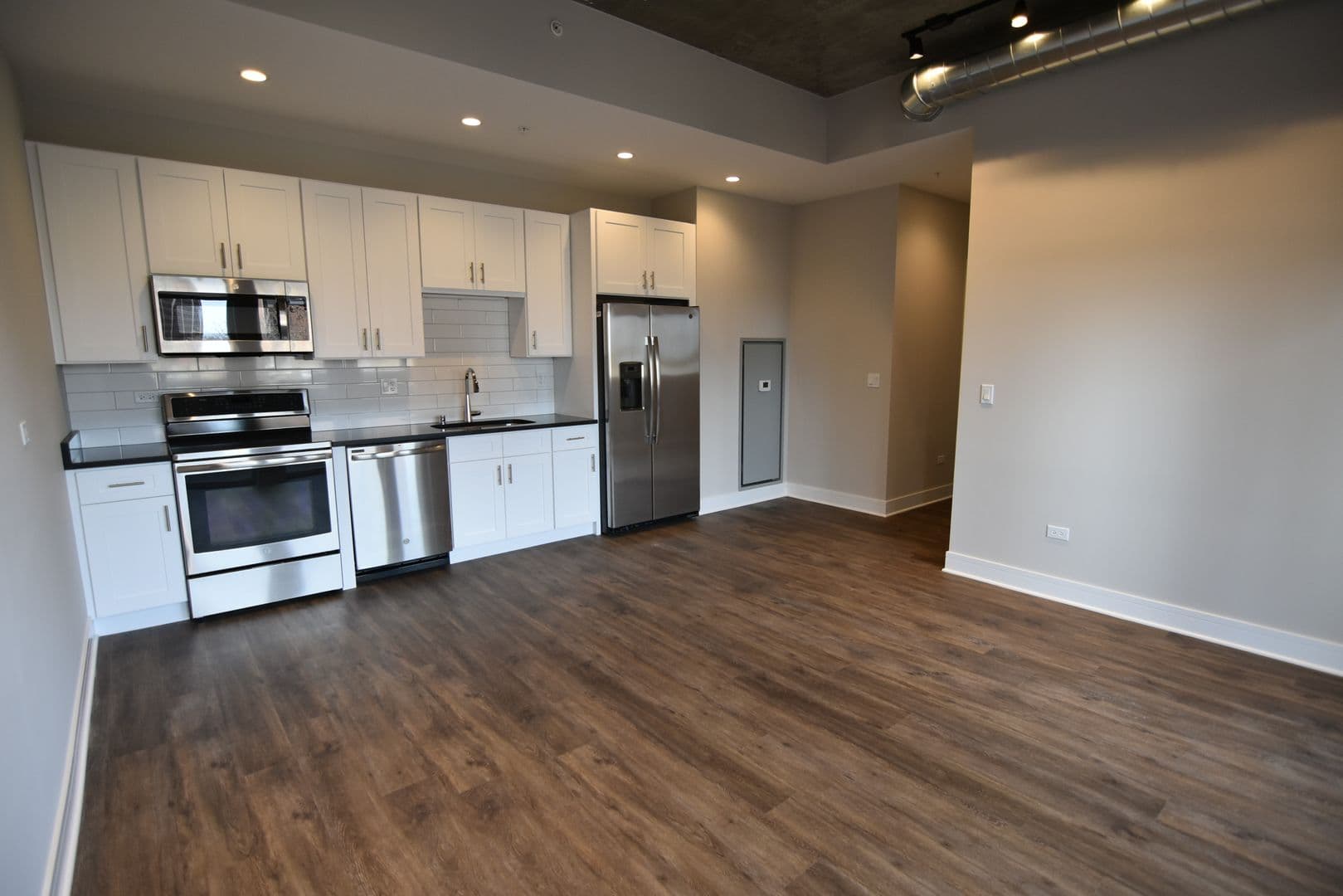 Chicago Apartment: 3817 - 45 N. BROADWAY ST