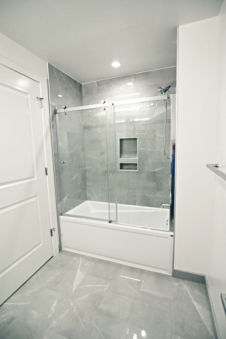 Chicago Apartment: 3817 - 45 N. BROADWAY ST