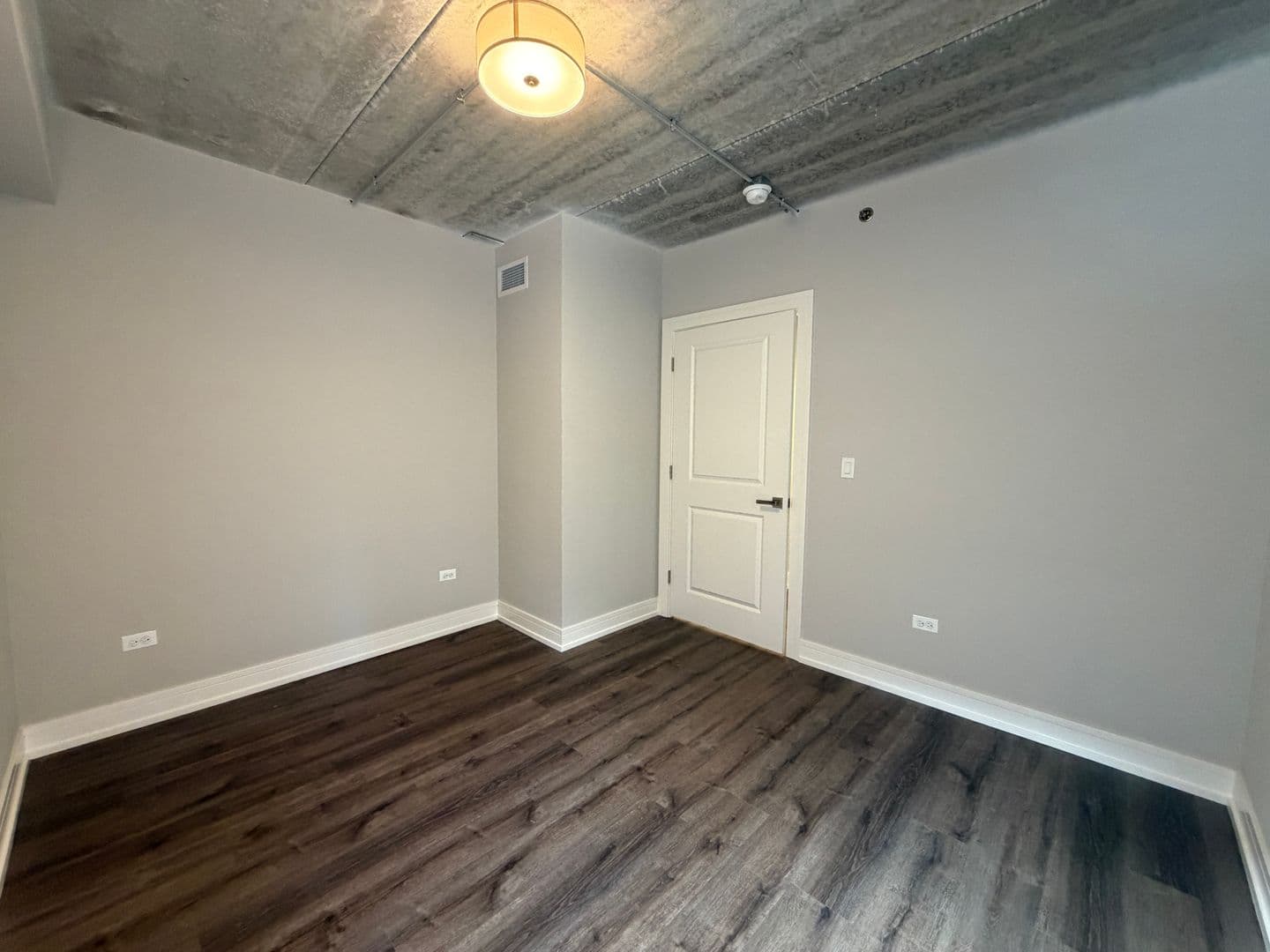 Chicago Apartment: 952 W. Carmen Ave.