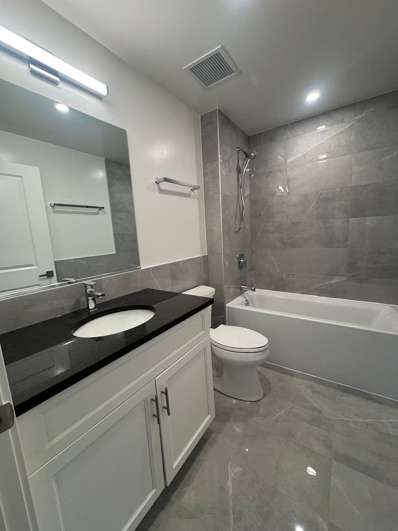 Chicago Apartment: 952 W. Carmen Ave.