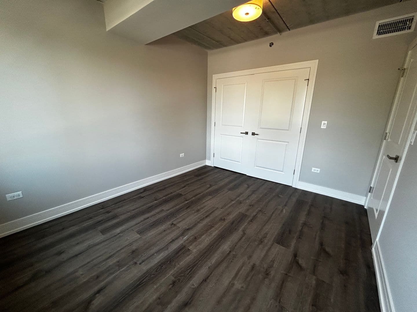 Chicago Apartment: 952 W. Carmen Ave.