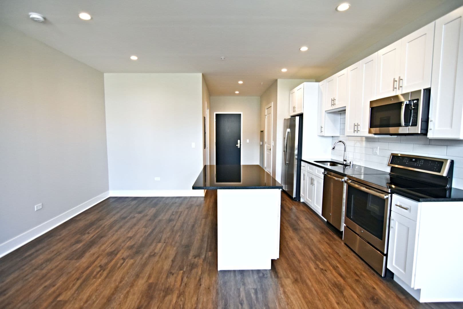 Chicago Apartment: 3817 - 45 N. BROADWAY ST