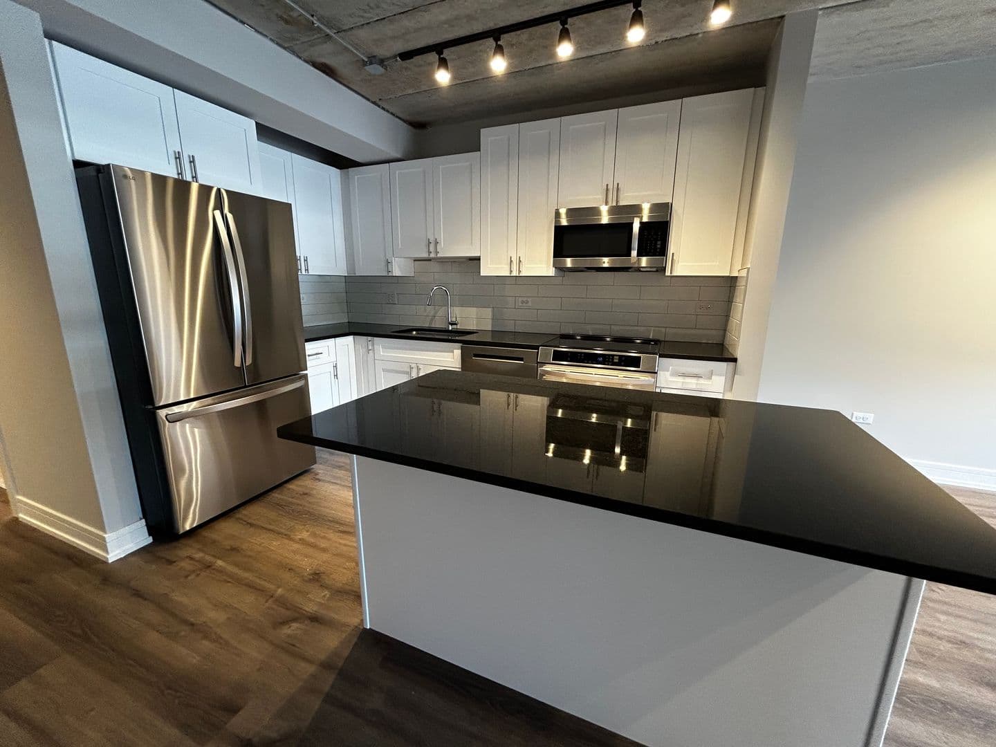 Chicago Apartment: 952 W. Carmen Ave.