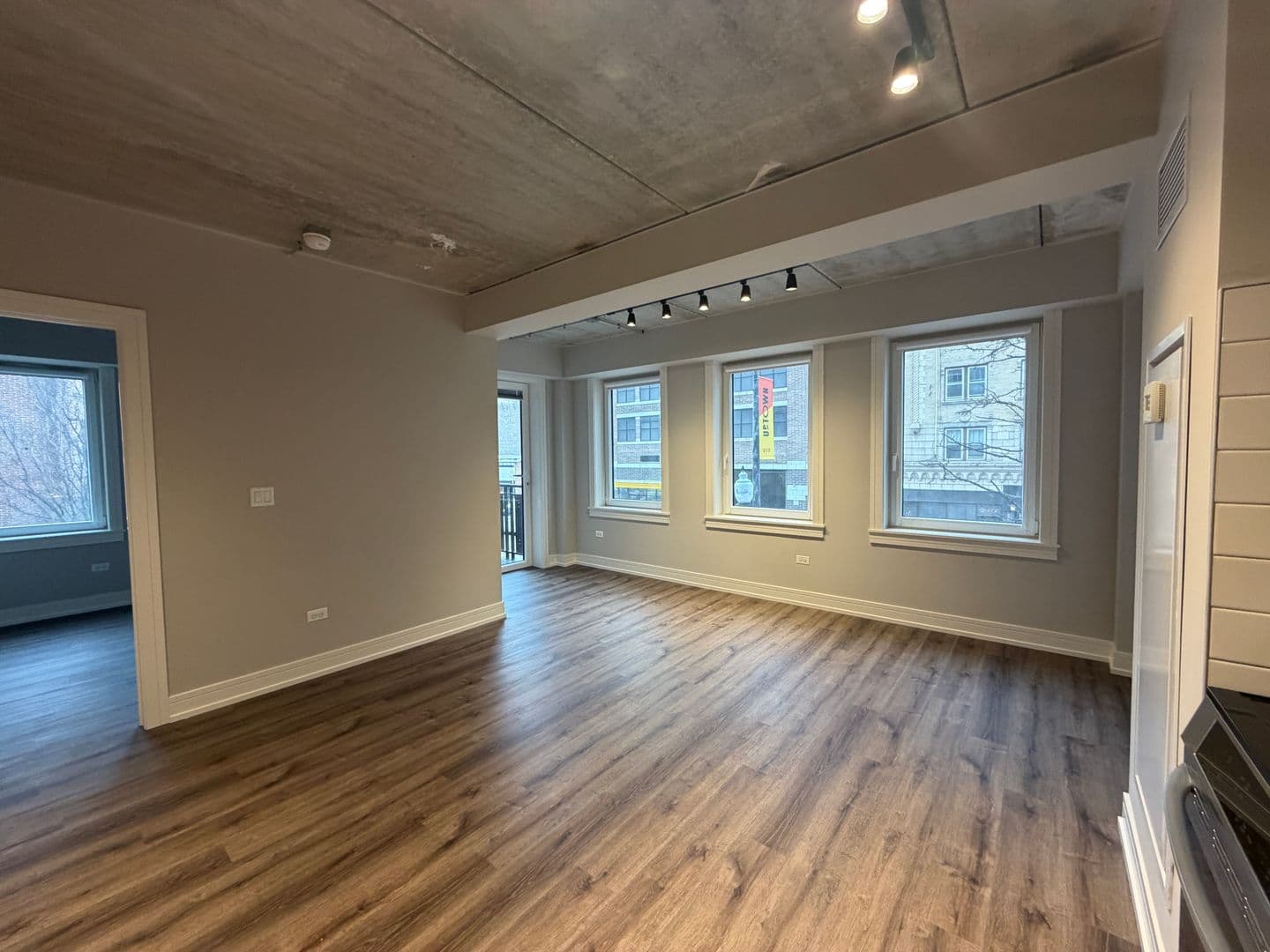 Chicago Apartment: 952 W. Carmen Ave.