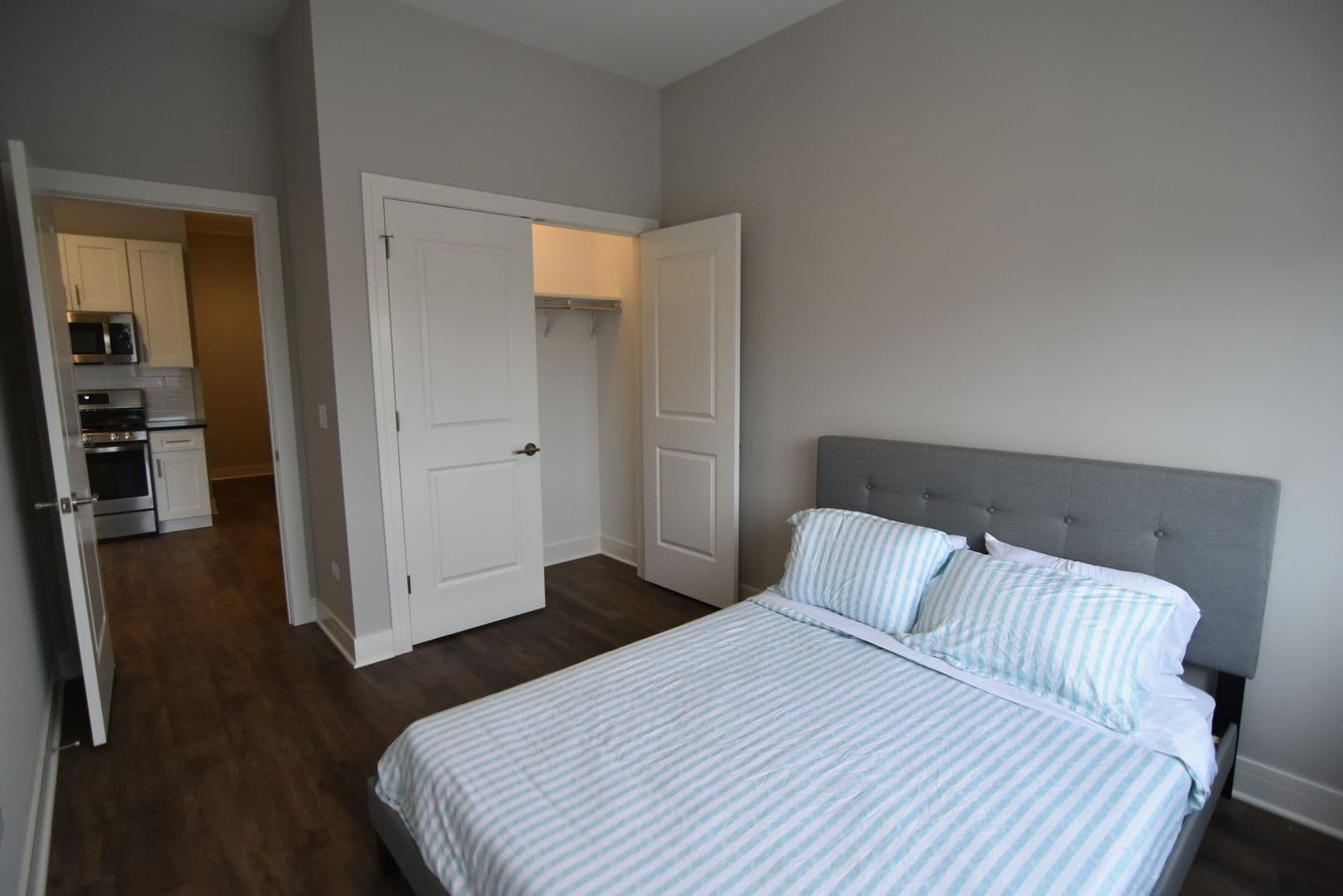 Chicago Apartment: 927 W. Irving Park