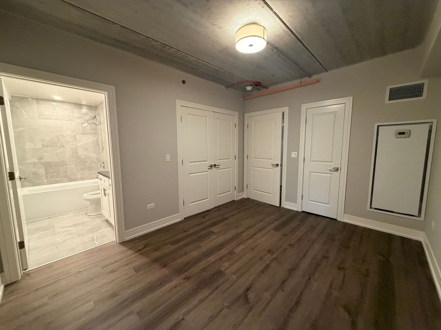 Chicago Apartment: 952 W. Carmen Ave.