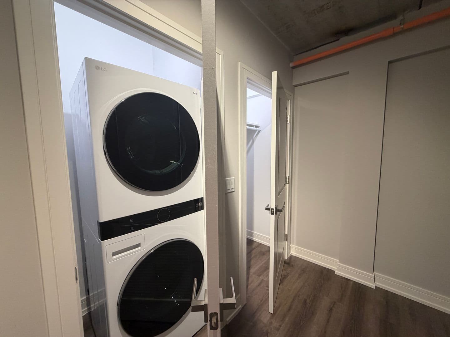 Chicago Apartment: 952 W. Carmen Ave.