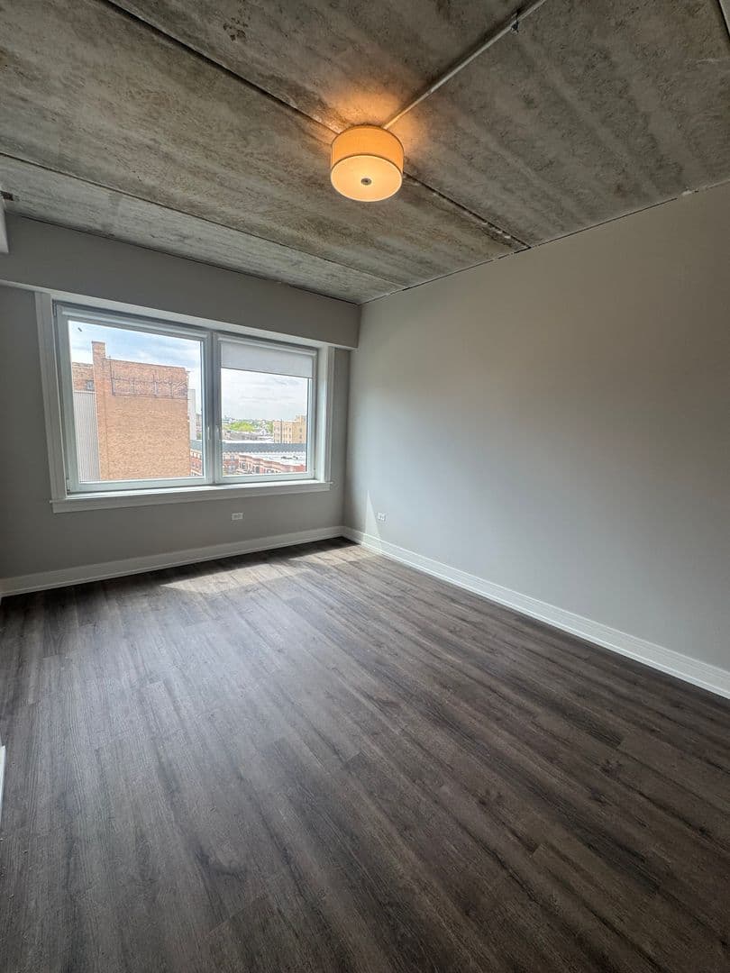 Chicago Apartment: 952 W. Carmen Ave.
