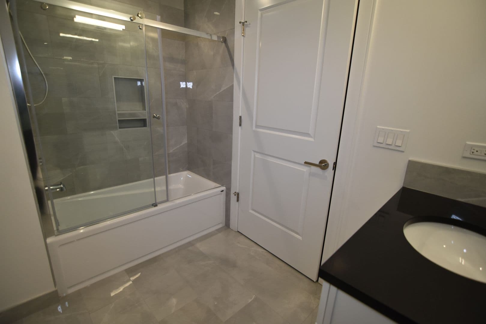 Chicago Apartment: 3817 - 45 N. BROADWAY ST