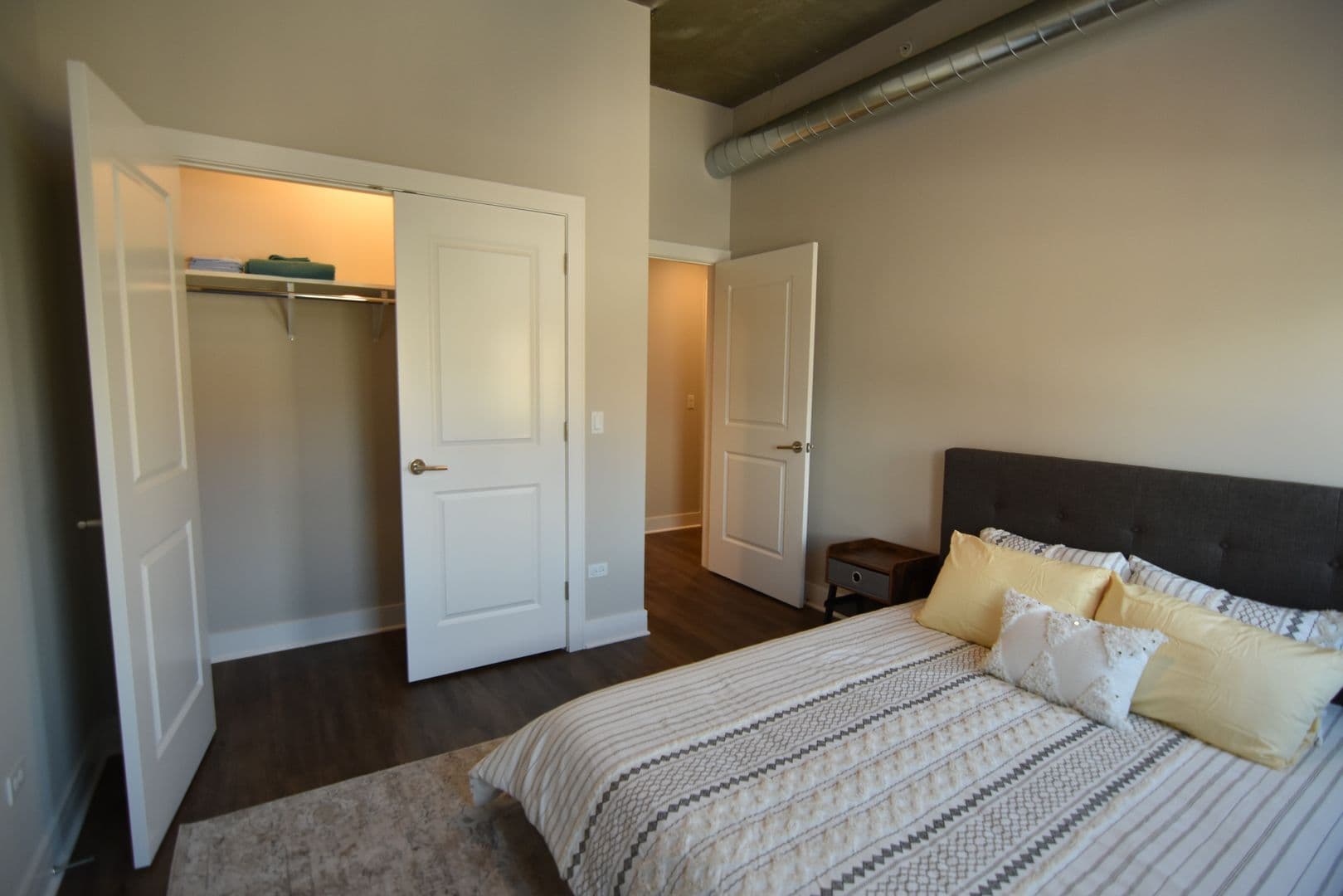 Chicago Apartment: 3817 - 45 N. BROADWAY ST