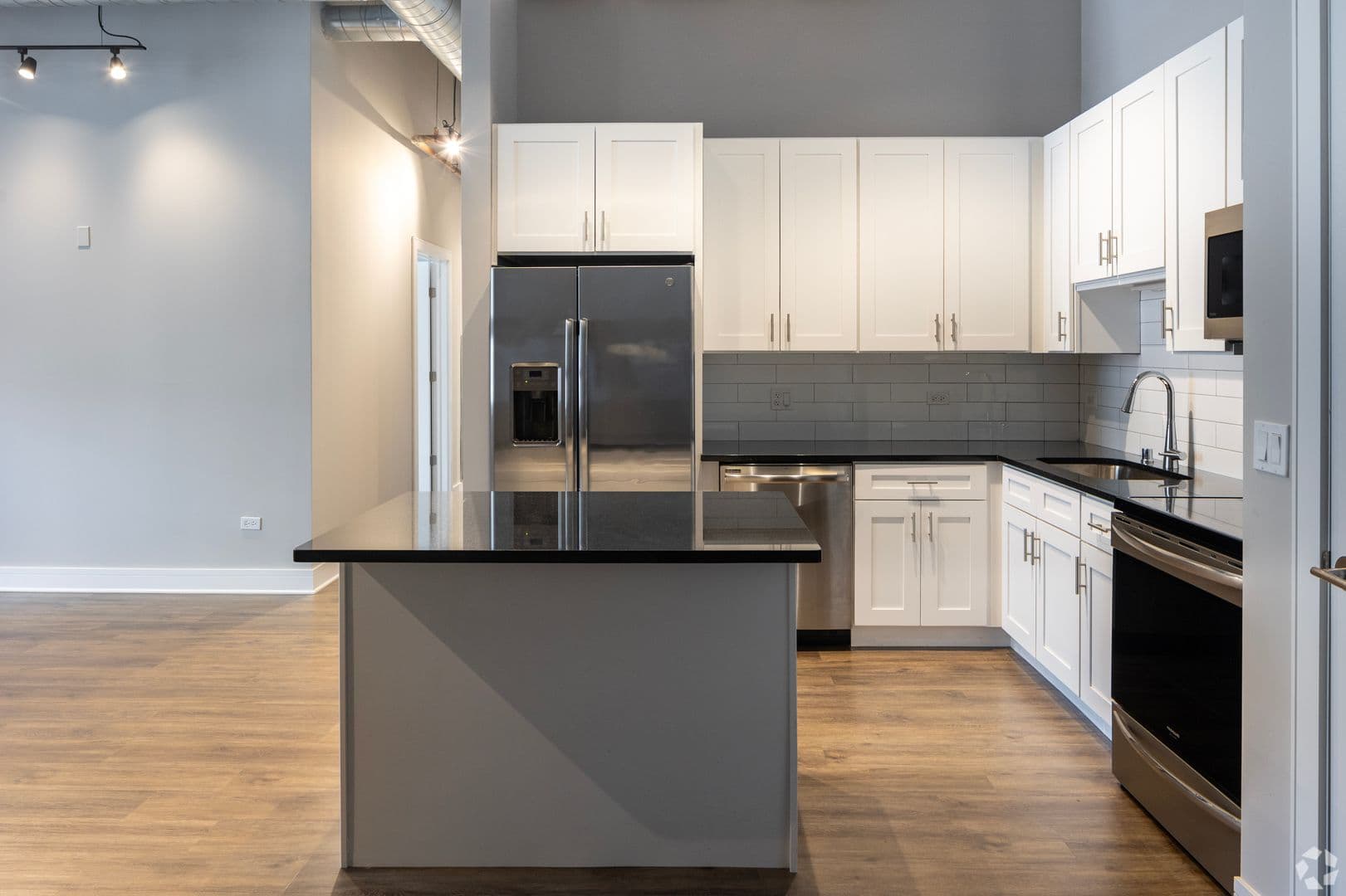 Chicago Apartment: 3817 - 45 N. BROADWAY ST