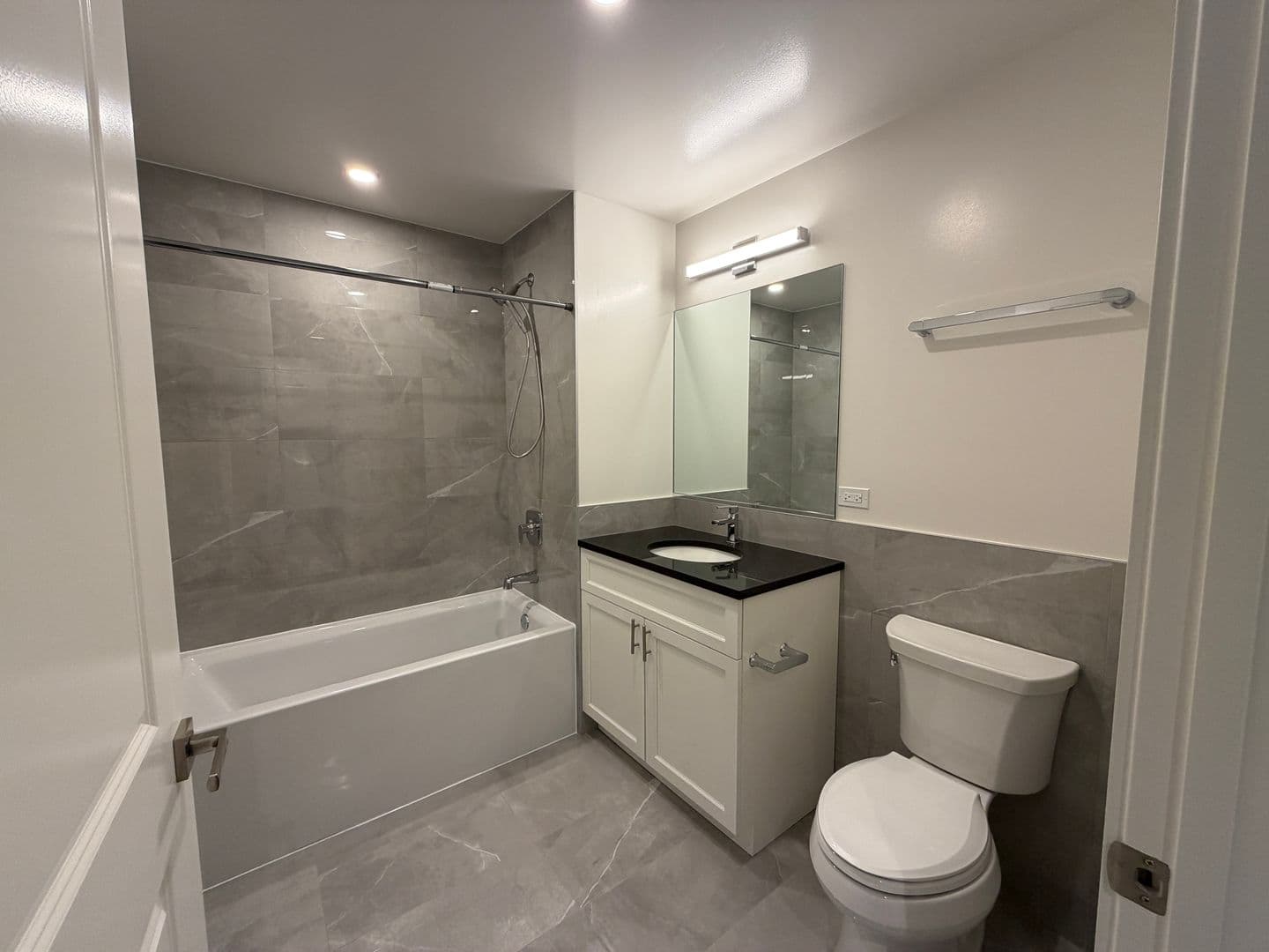 Chicago Apartment: 952 W. Carmen Ave.