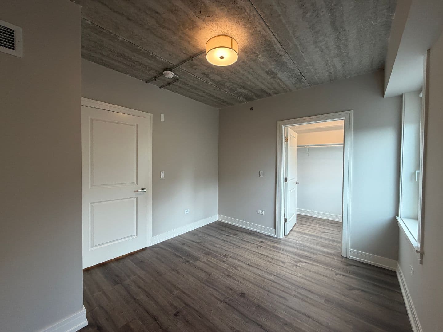 Chicago Apartment: 952 W. Carmen Ave.