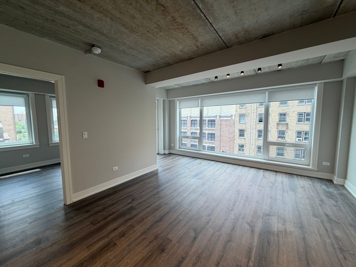 Chicago Apartment: 952 W. Carmen Ave.