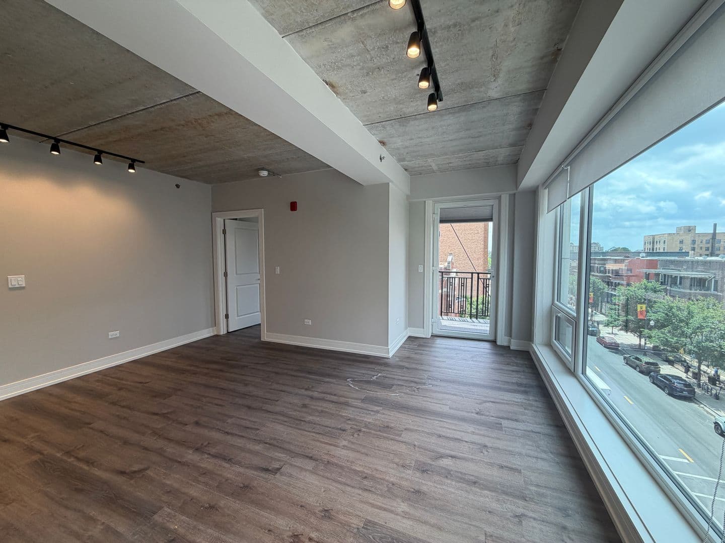 Chicago Apartment: 952 W. Carmen Ave.