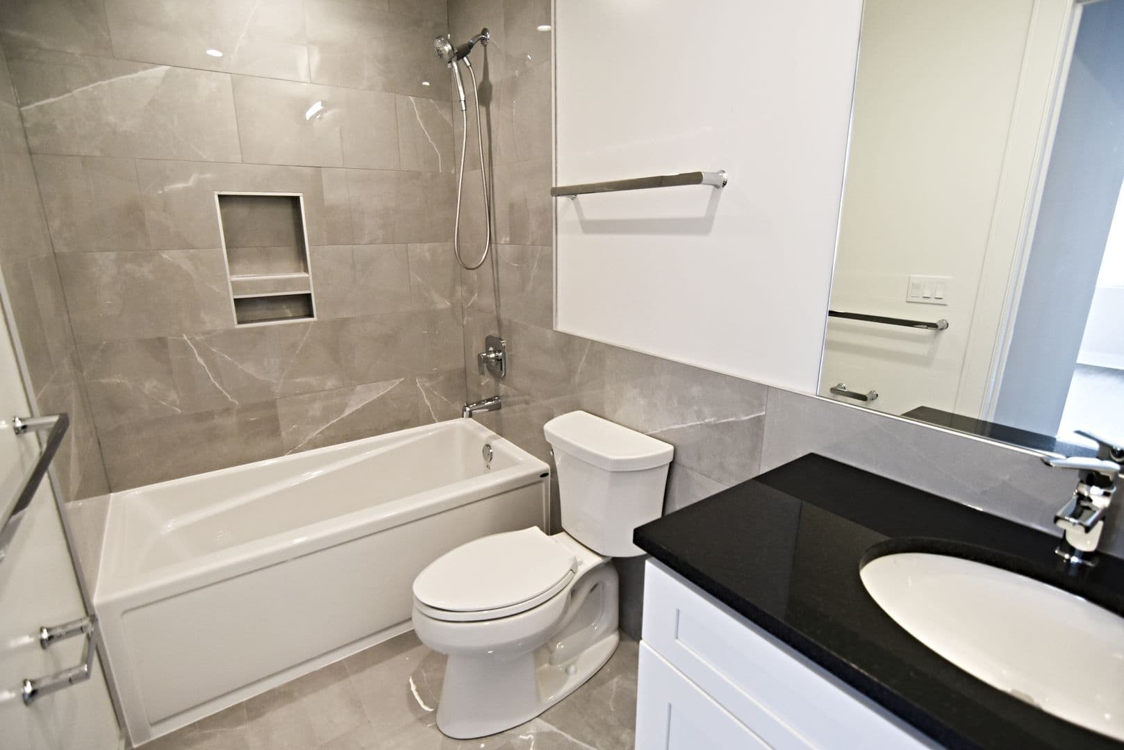 Chicago Apartment: 3817 - 45 N. BROADWAY ST