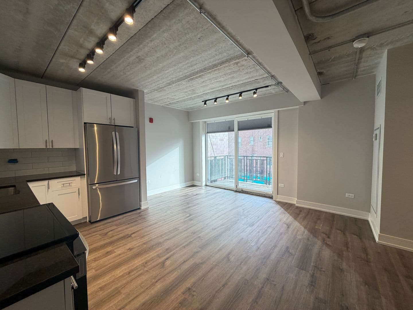 Chicago Apartment: 952 W. Carmen Ave.