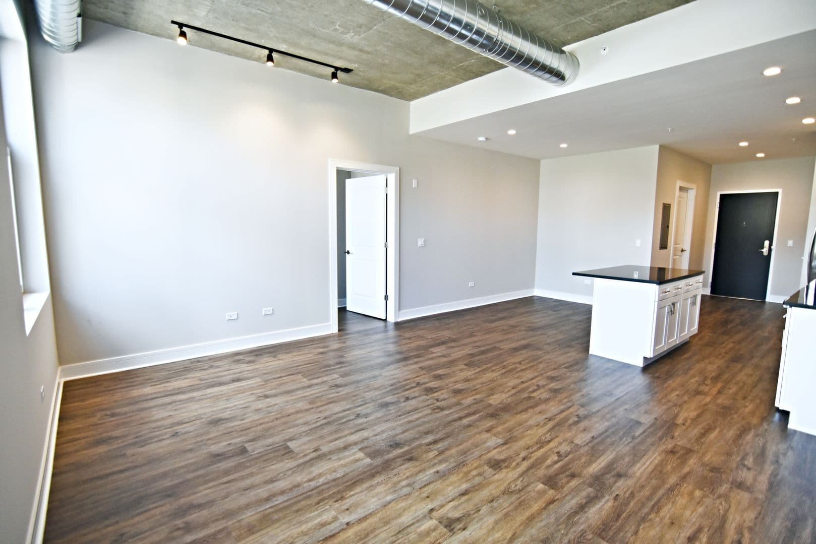Chicago Apartment: 3817 - 45 N. BROADWAY ST