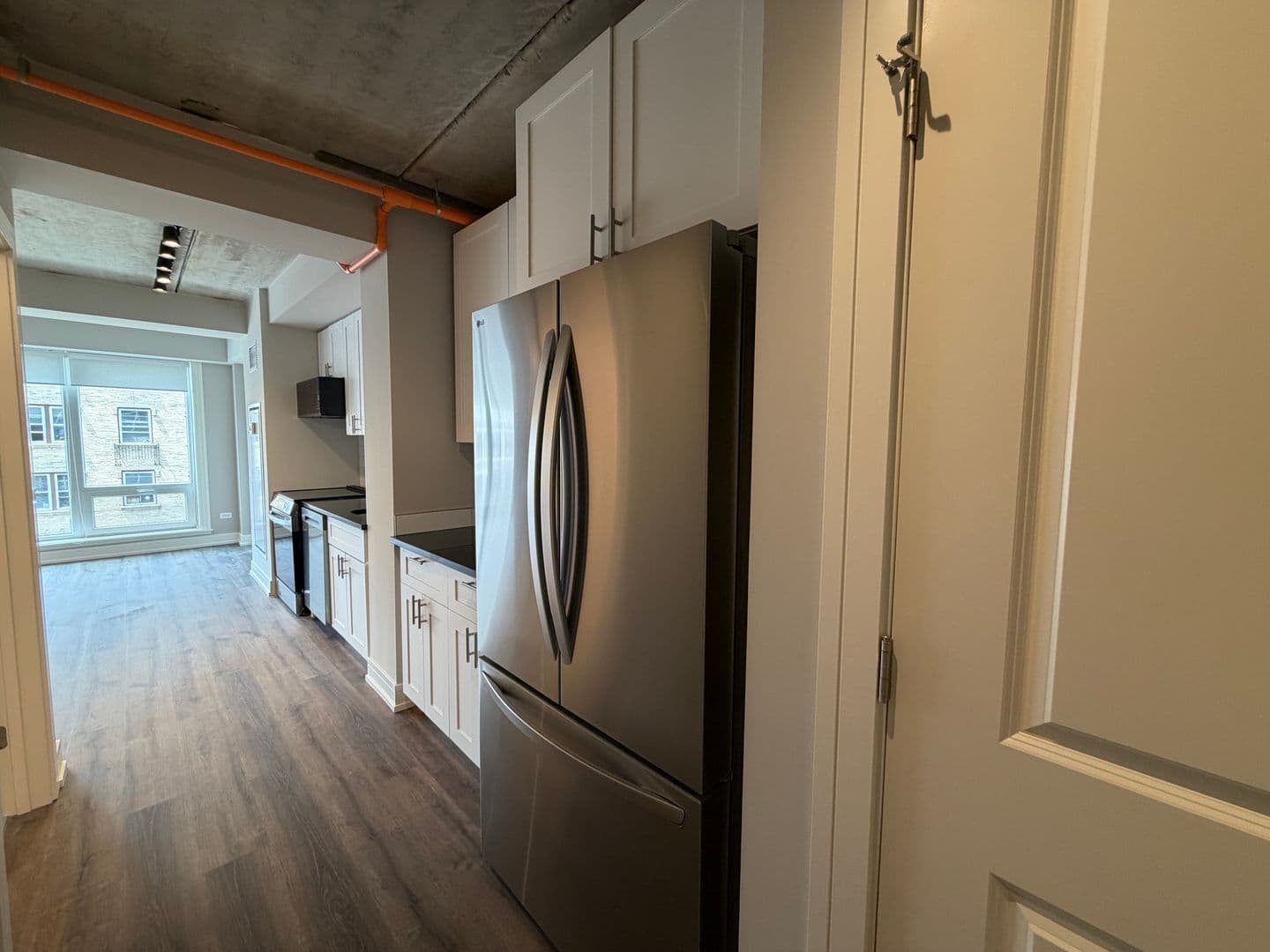 Chicago Apartment: 952 W. Carmen Ave.