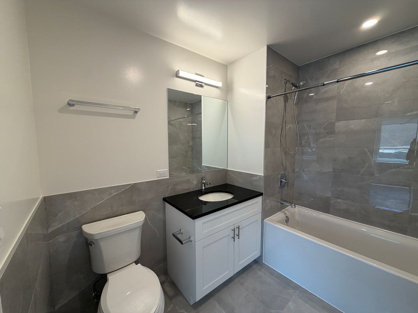 Chicago Apartment: 952 W. Carmen Ave.