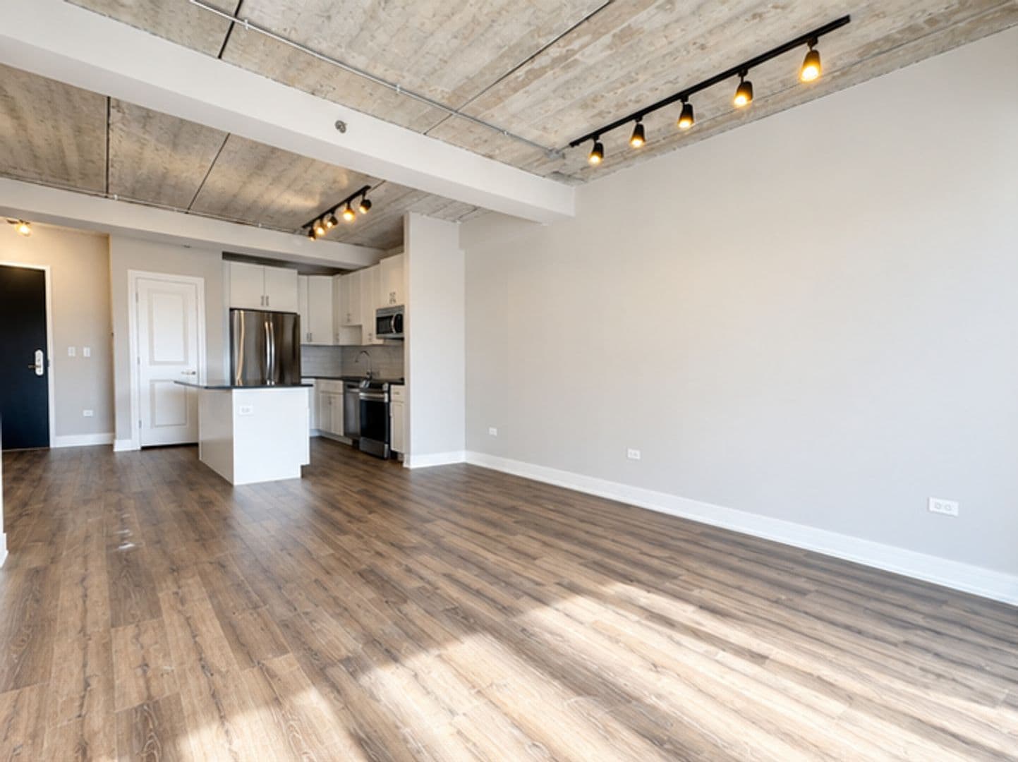 Chicago Apartment: 952 W. Carmen Ave.