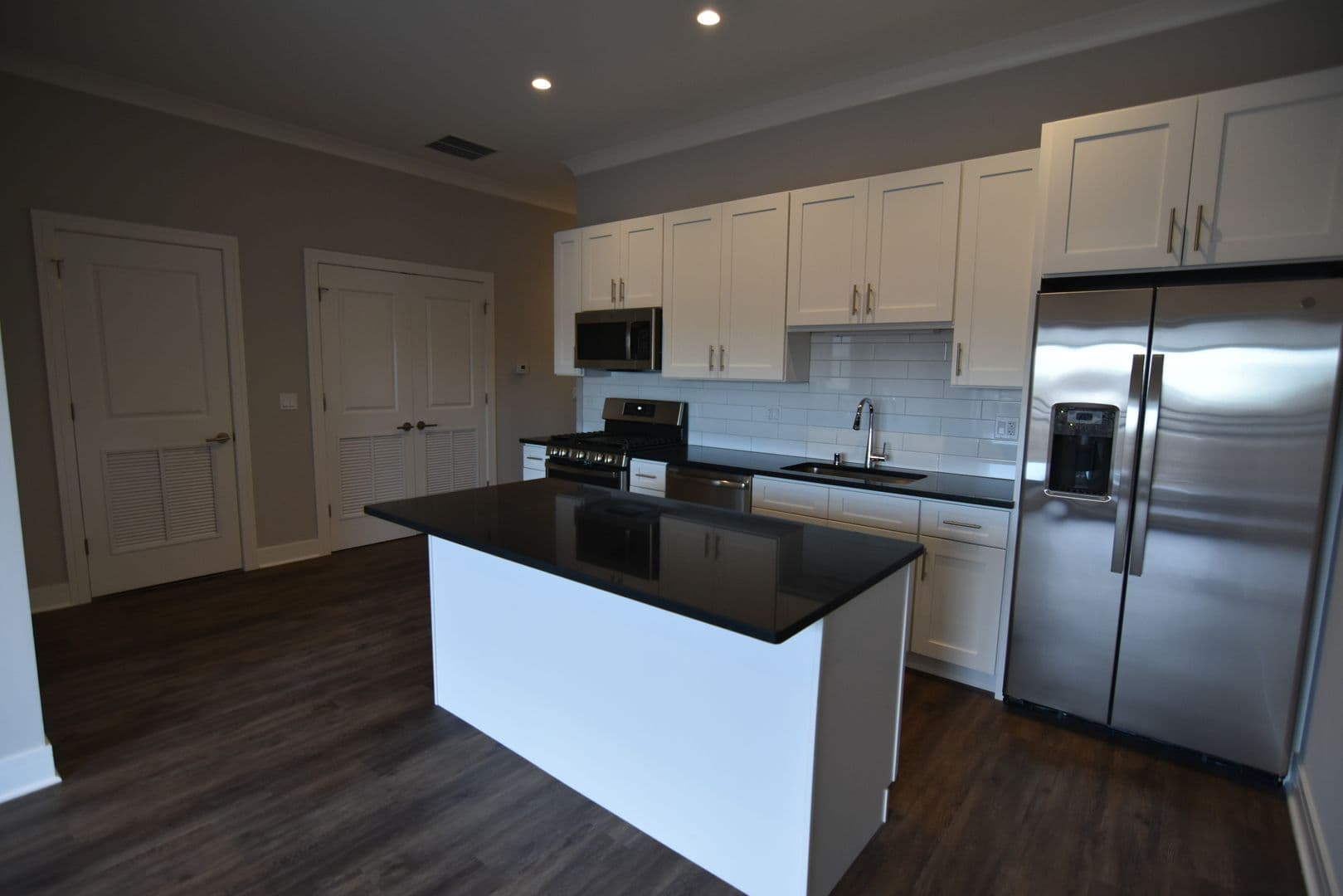 Chicago Apartment: 927 W. Irving Park
