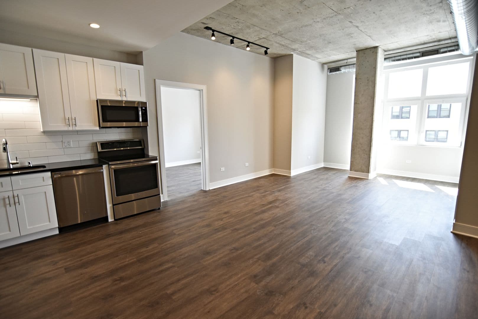 Chicago Apartment: 3817 - 45 N. BROADWAY ST