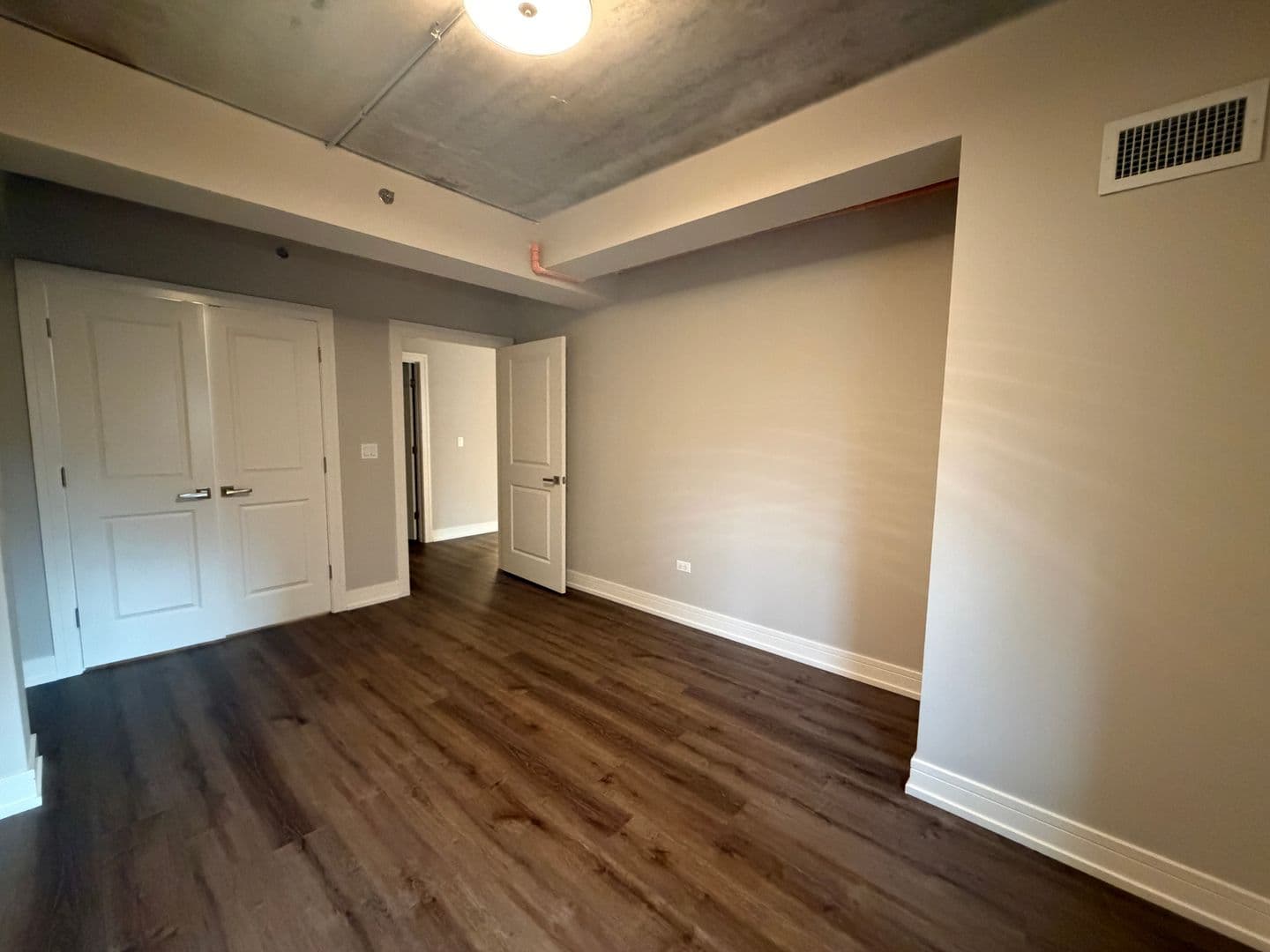 Chicago Apartment: 952 W. Carmen Ave.