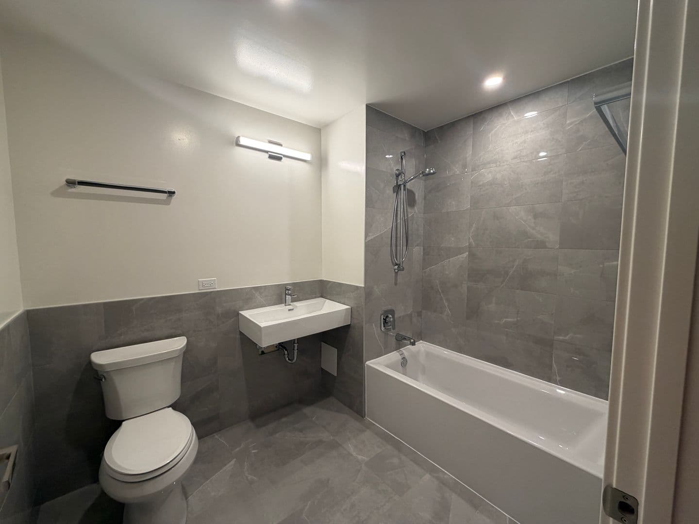 Chicago Apartment: 952 W. Carmen Ave.