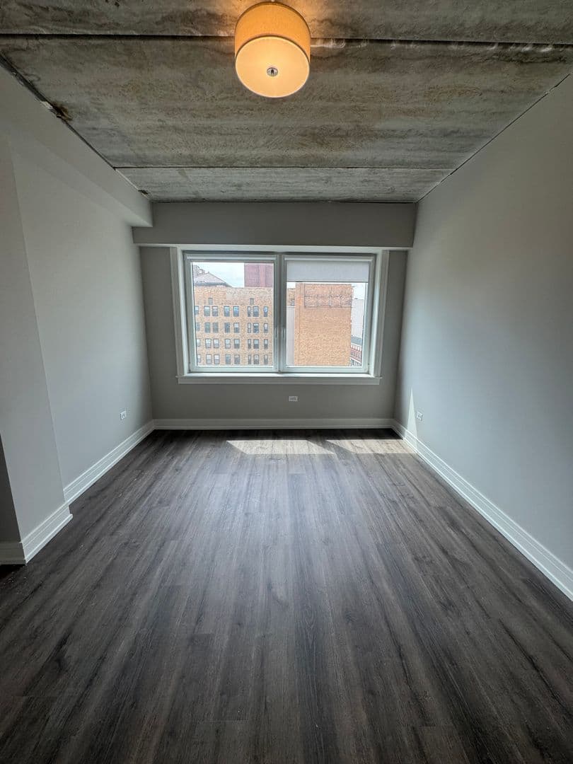 Chicago Apartment: 952 W. Carmen Ave.