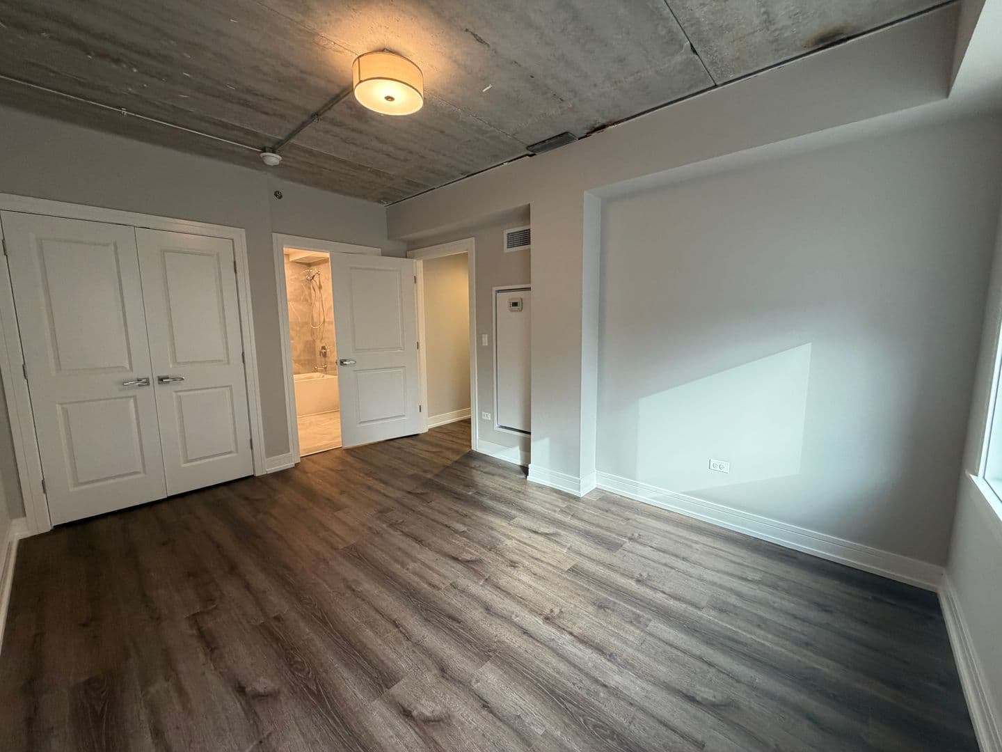 Chicago Apartment: 952 W. Carmen Ave.