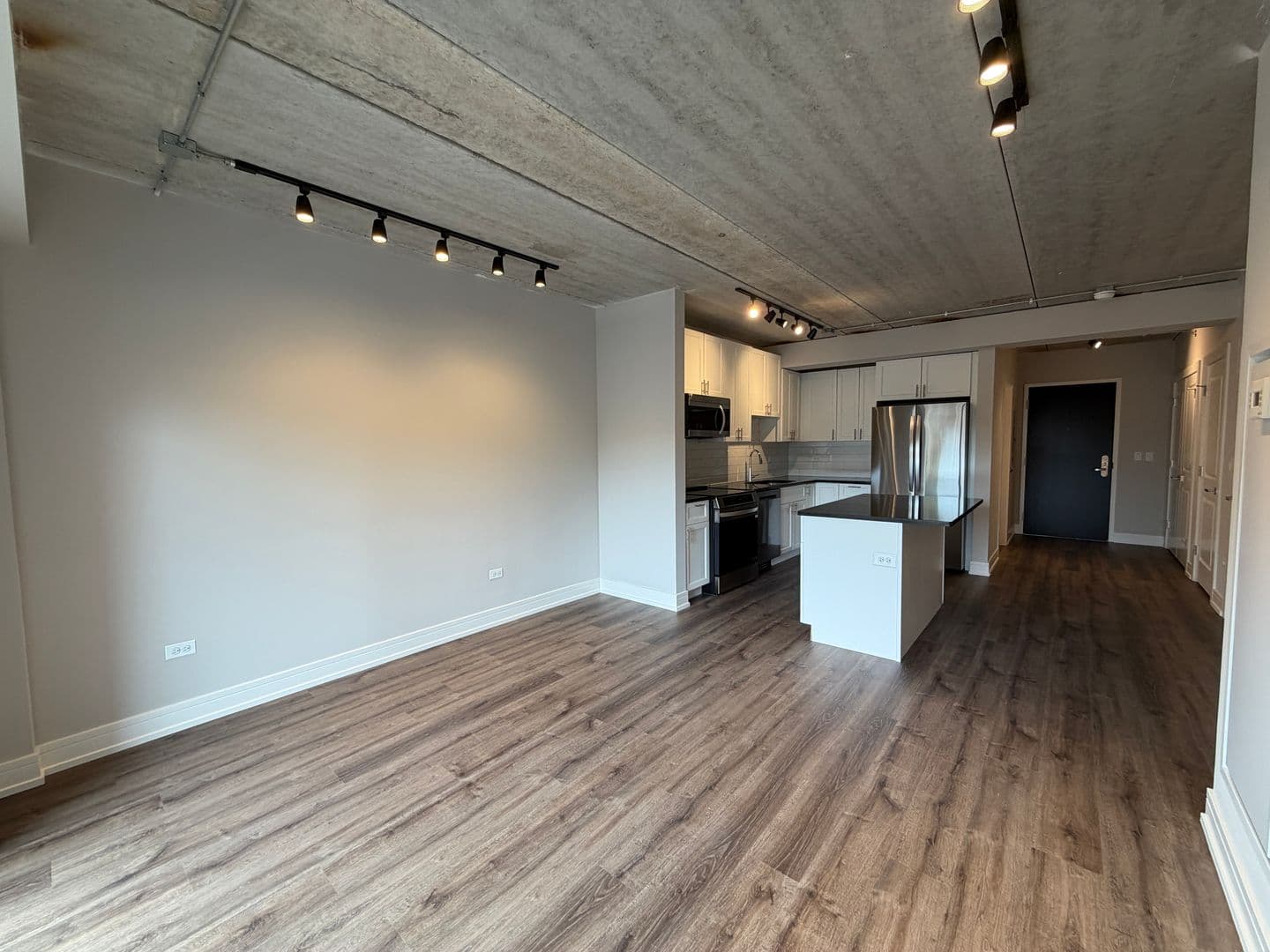 Chicago Apartment: 952 W. Carmen Ave.