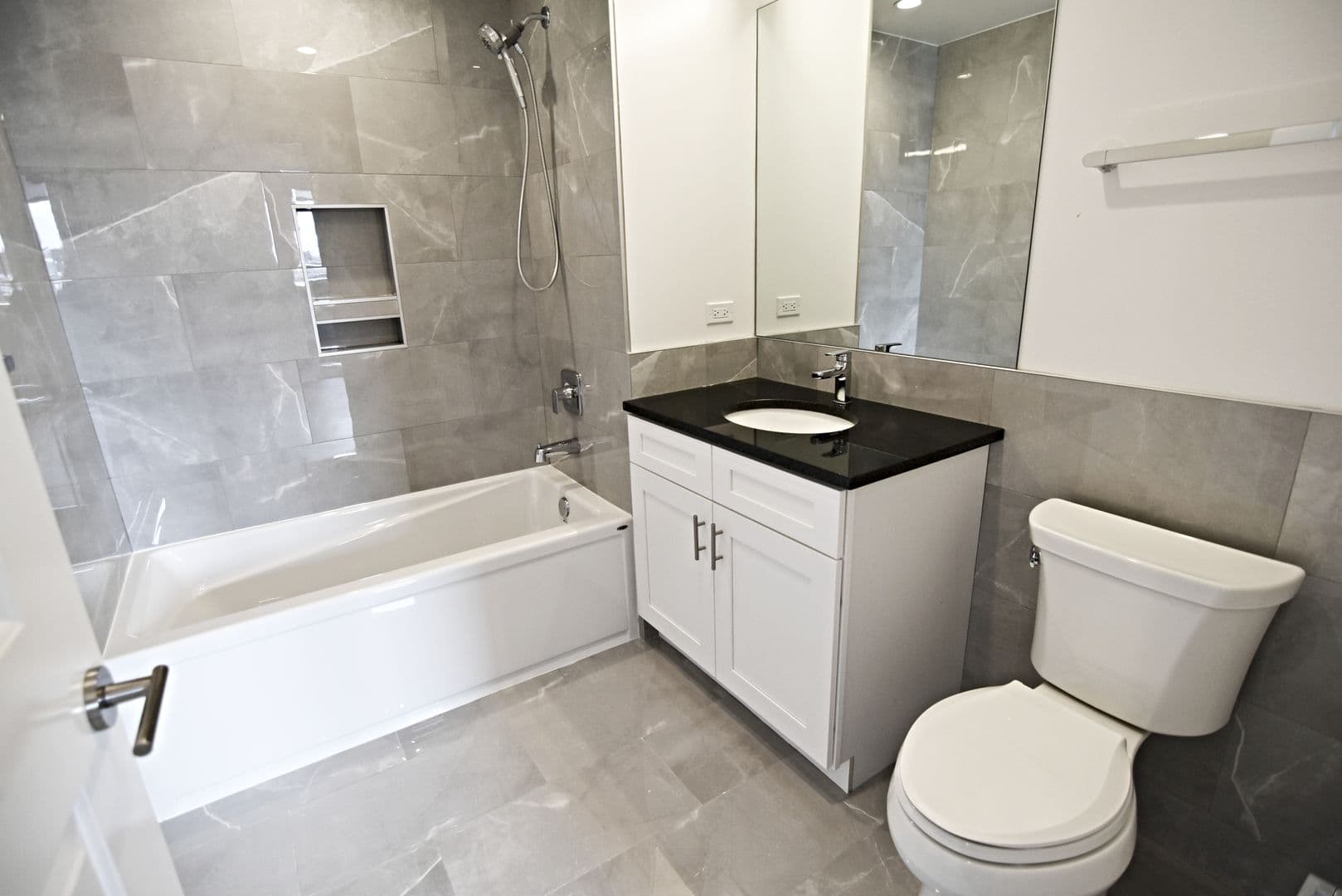 Chicago Apartment: 952 W. Carmen Ave.